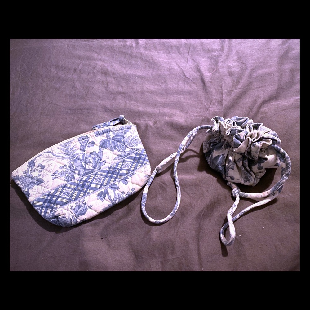 Vera Bradley Vintage Blue Toile pouch/jewelry set